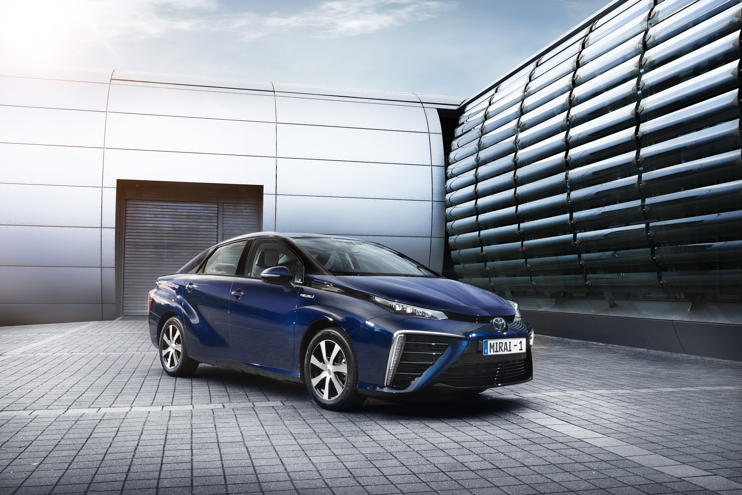 Что скрывается внутри водородомобиля Toyota Mirai